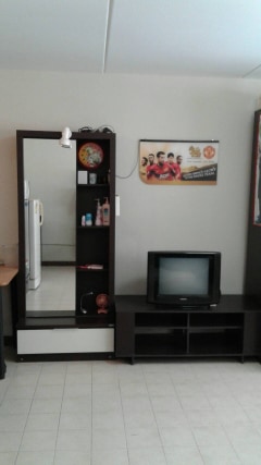 ขายด่วนคอนโดเมืองทองตึก C 7 ชั้น 11 ด้านนอก แต่งเเล้ว ปูพื้นกระเบื้อง เฟอร์นิเจอร์ครบ เเอร์ พร้อมอยู่ ขายถูกมากเพียง 550,000 เท่านั้น ติดต่อด่วน 0863965122