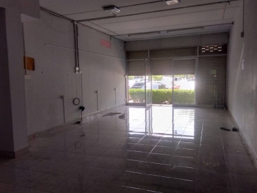 ขายด่วน  Shop ยาว ตึกT9  ใกล้ Cosmo หันด้านหลังไปทางโรงเรียนเซ็นฟรัง ขายถูกมากเพียง 3.2ล้าน เท่านั้น 