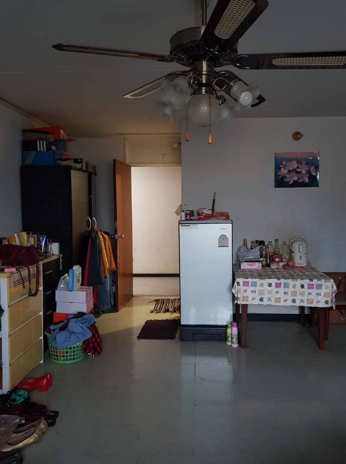 ขายด่วน คอนโดเมืองทอง C 3 ชั้น 16 ด้านนอก หันไปทางสนามบาส วิวโล่งไม่ชนตึก ทิศตะวันออก พร้อมผู้เช่า อยู่มา 6 ปี เดือนละ 3,000 บาท สามารถเก็บค่าเช่าต่อไปยาวๆได้เลย